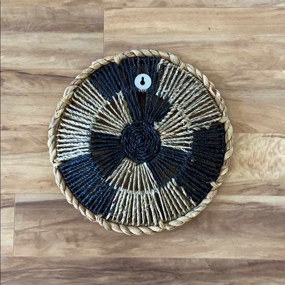 Small Wicker Boho wall basket decor - Picture 4 of 10